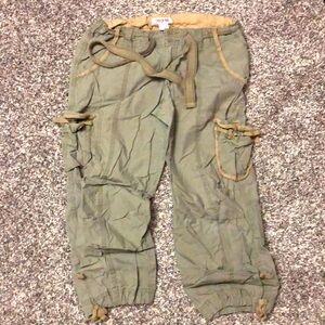 Dear Green cargo capri pants Size 8